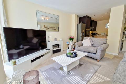 2 bedroom flat for sale, Warwick Road, Solihull, West Midlands, B92
