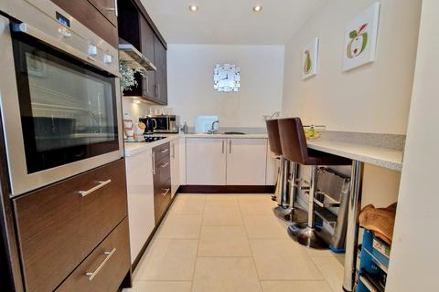 2 bedroom flat for sale - Warwick Road, Solihull, West Midlands, B92
