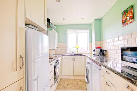 2 bedroom flat for sale, Overstrand Avenue, Rustington, Littlehampton, West Sussex, BN16