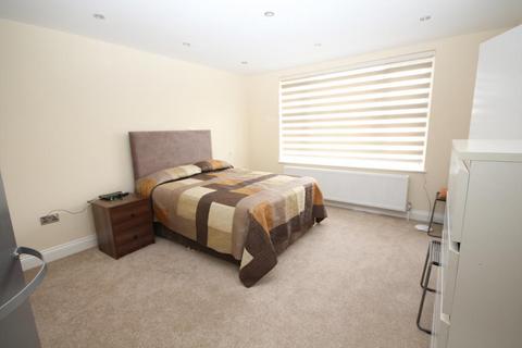 3 bedroom apartment to rent - Edgware HA8