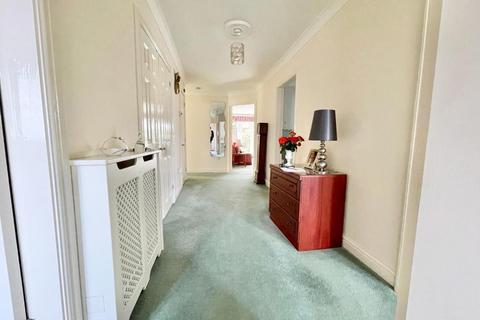 3 bedroom bungalow for sale - Salters Lane, West Bromwich, B71 4BG