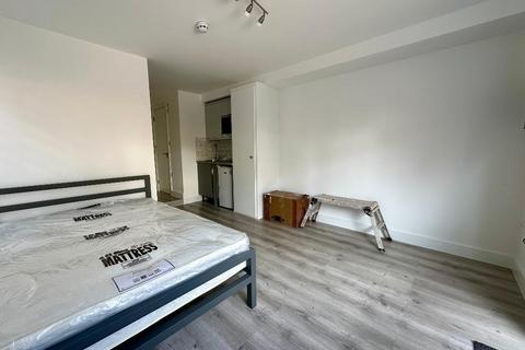 1 bedroom in a house share to rent - Heygate Avenue, Southend on Sea, Essex, SS1 2AN