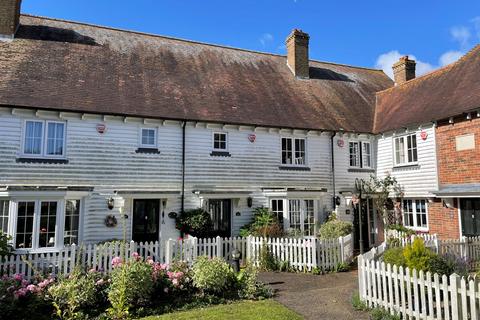 3 bedroom terraced house to rent, Stonegate, Wye, Ashford, Kent, TN25