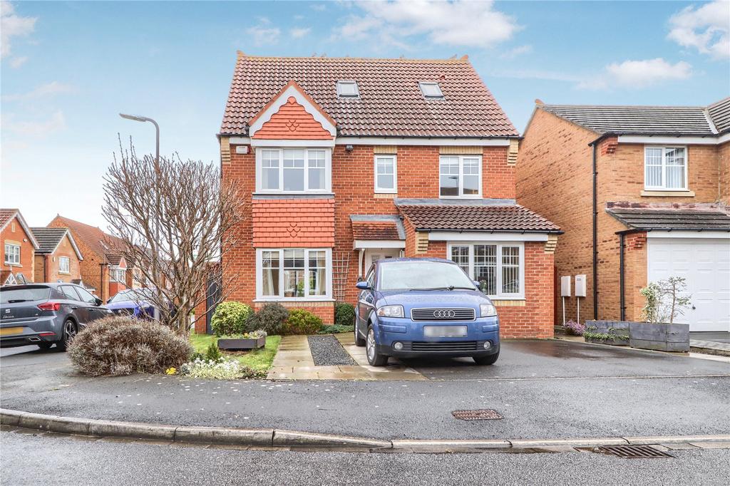 Grenadier Close, Grangefield 5 bed detached house for sale £260,000