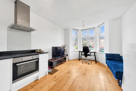 1 bedroom flat for sale, Wellmeadow Road, London SE13