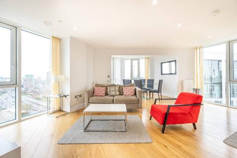 3 bedroom flat to rent - Sky View Tower, Stratford, London, E15
