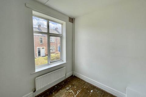 3 bedroom flat to rent - Axwell Terrace, Newcastle Upon Tyne NE16