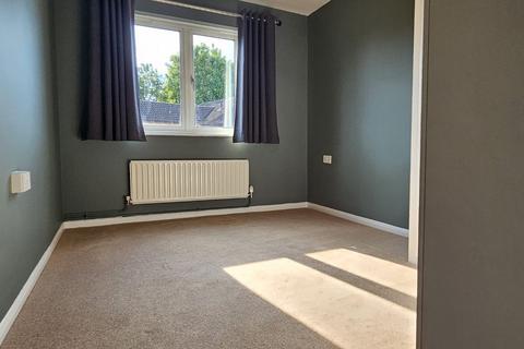 2 bedroom flat to rent, Ivybridge Close, 7 Mins walk (Google) Twickenham Station