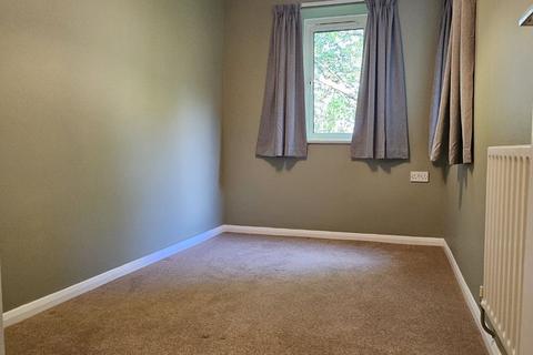 2 bedroom flat to rent, Ivybridge Close, 7 Mins walk (Google) Twickenham Station