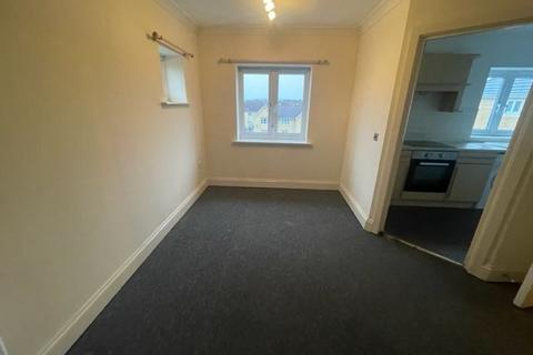 3 bedroom flat to rent, Morgan Close, Luton
