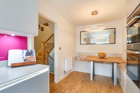 3 bedroom semi-detached house for sale - Kingdon Avenue, South Molton, Devon, EX36
