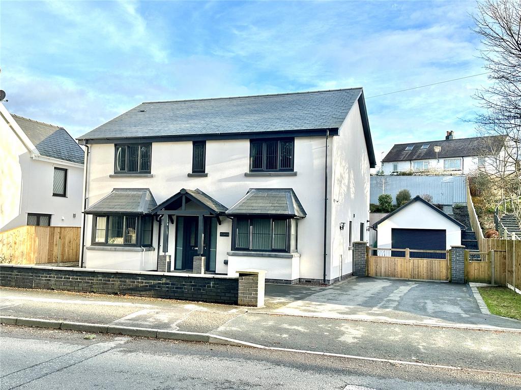 Llangurig Road, Llanidloes, Powys, SY18 4 bed detached house for sale