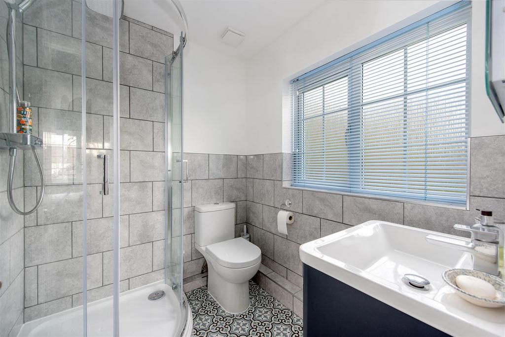 En-suite to Bedroom 2