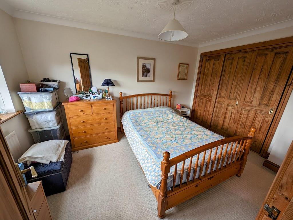 Bed 1.jpg