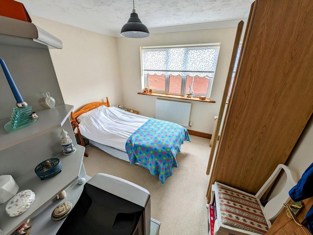 Bed 2.jpg