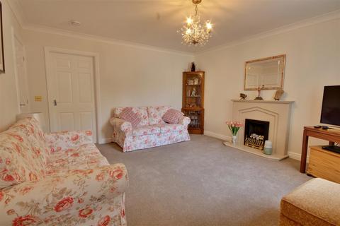 3 bedroom end of terrace house for sale - Tickton, Beverley