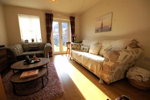 2 bedroom end of terrace house for sale - Mill Dam Drive, Beverley