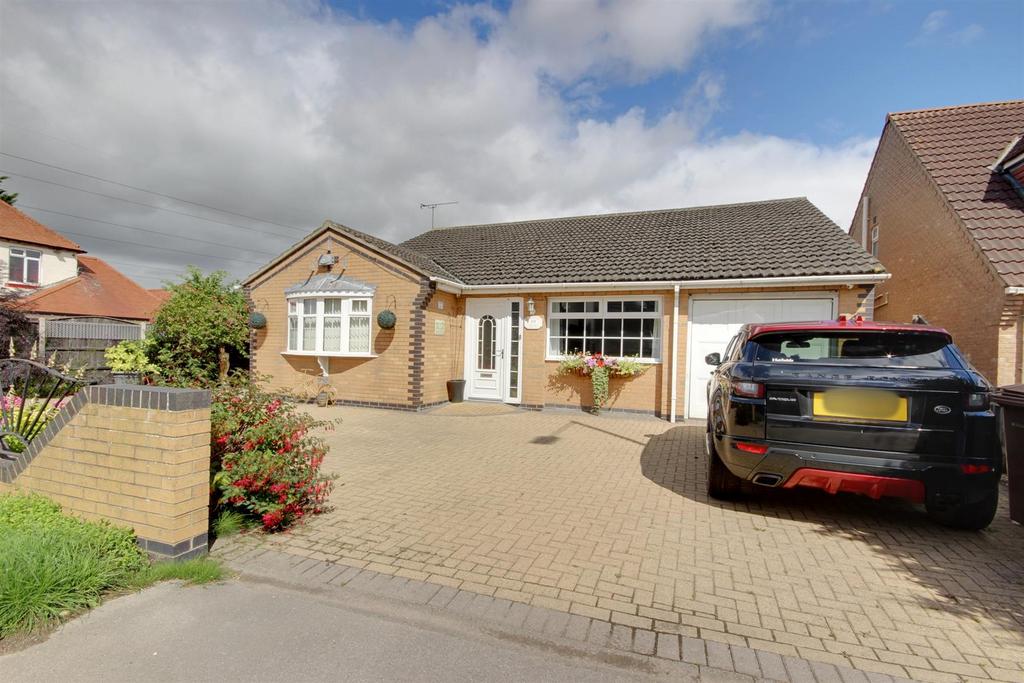 Beverley Road, DUNSWELL 4 bed detached bungalow for sale £425,000