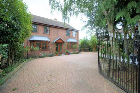 4 bedroom detached house for sale, Church Street, Brough HU15