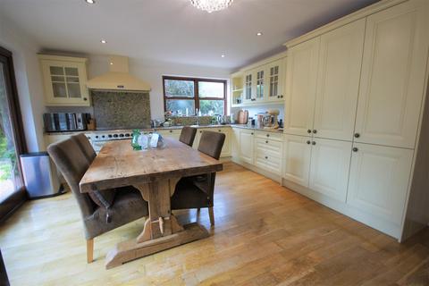 4 bedroom detached house for sale, Church Street, Brough HU15