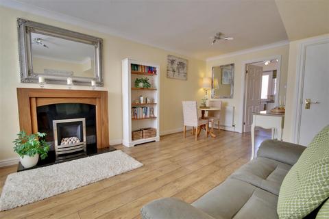 2 bedroom semi-detached house for sale, Hawthorne Garth, Beverley