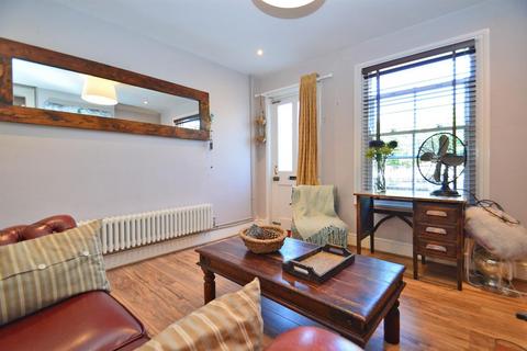 2 bedroom semi-detached house to rent, Kings Road , Bembridge
