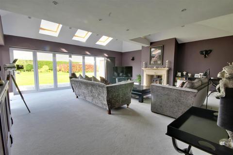 4 bedroom detached house for sale, Beverley Road, Walkington, Beverley