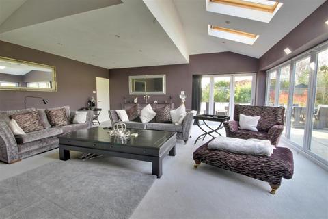 4 bedroom detached house for sale, Beverley Road, Walkington, Beverley