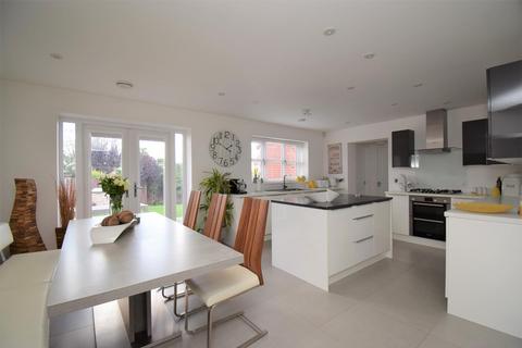 5 bedroom detached house for sale, Heads Lane, Hessle HU13