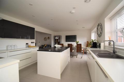 5 bedroom detached house for sale, Heads Lane, Hessle HU13