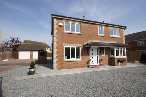 4 bedroom detached house for sale, Pilots Way, Hull HU9