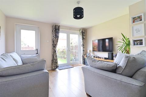 3 bedroom semi-detached house for sale - Bradwell Court, Braintree