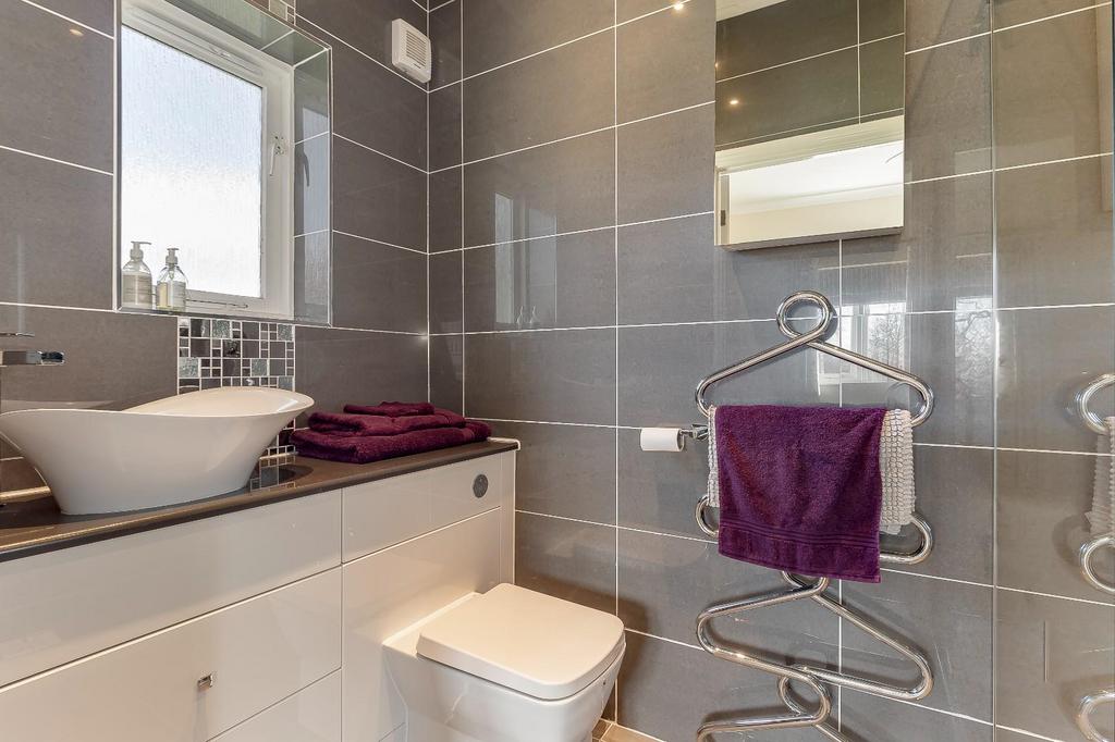 Master Bedroom Ensuite - B.jpg