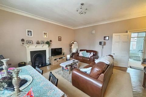 2 bedroom flat for sale - Silverdale Road, Eastbourne