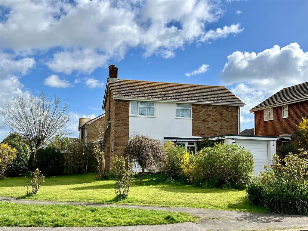 Seven Sisters Road, Eastbourne 3 bed detached house for sale £360,000