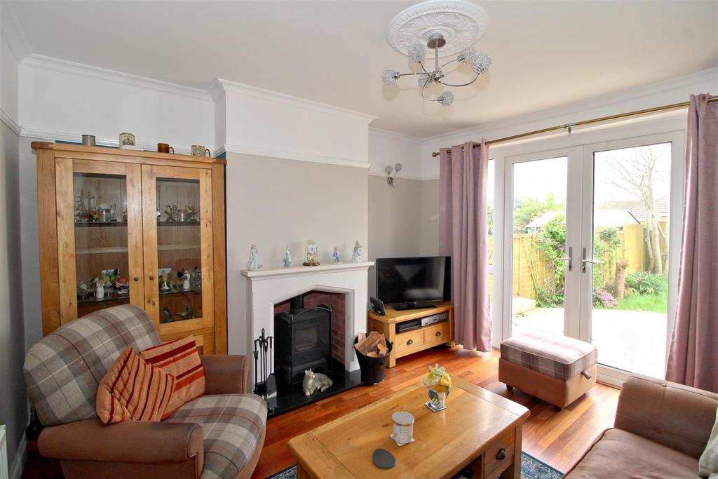 Chyngton Gardens, Seaford 2 bed semidetached bungalow for sale £325,000