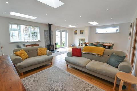 22 Thomas Avenue, Radcliffe On Trent, Nottingham, NG12 2HT