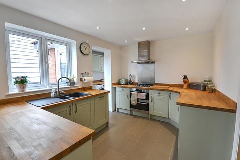 22 Thomas Avenue, Radcliffe On Trent, Nottingham, NG12 2HT