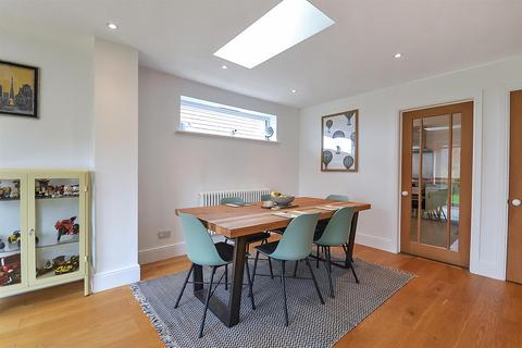22 Thomas Avenue, Radcliffe On Trent, Nottingham, NG12 2HT