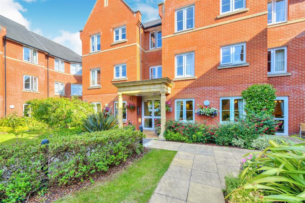 Foxhall Court, School Lane, Banbury 1 bed apartment for sale £115,000