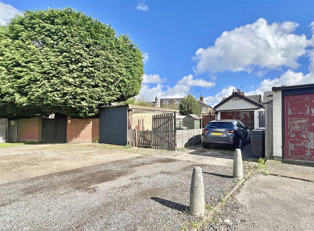 Cressing Road, Braintree 2 bed semidetached house for sale £290,000