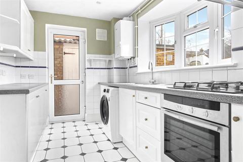 6 Limes Road, Cheshunt, Waltham Cross, EN8 8TL