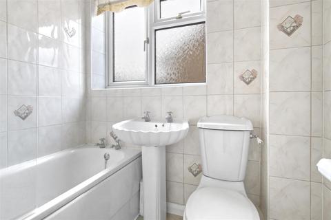 6 Limes Road, Cheshunt, Waltham Cross, EN8 8TL