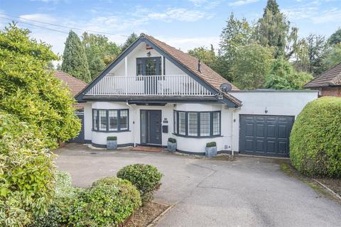 4 bedroom detached house for sale - 14 Wyatts Road, Chorleywood WD3