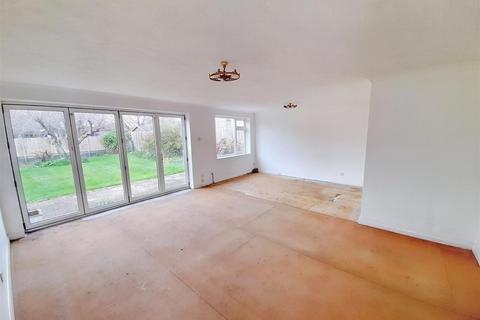 2 bedroom detached bungalow for sale, Spinney Walk, Barnham