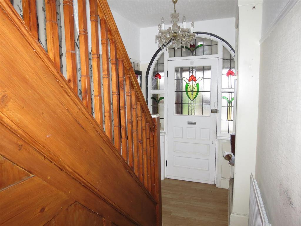 194 Whitchurch Road - NEW hall.JPG