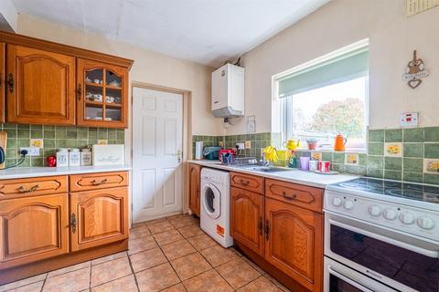 2 bedroom end of terrace house for sale, East Green Drive, Stratford-Upon-Avon