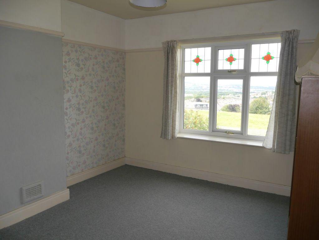 Park Crescent, Accrington, Lancashire 3 bed semidetached house £695 pcm (£160 pw)