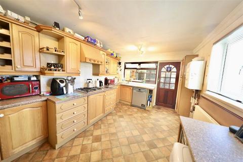 3 bedroom end of terrace house for sale, Kenilworth Avenue, Hull
