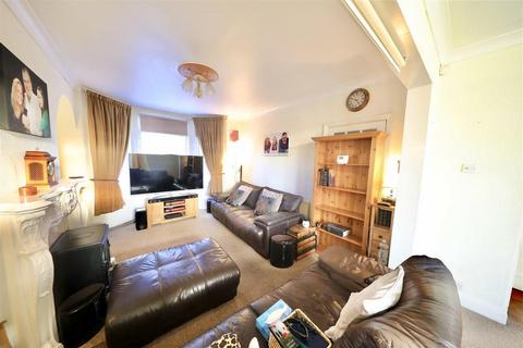 3 bedroom end of terrace house for sale - Kenilworth Avenue, Hull
